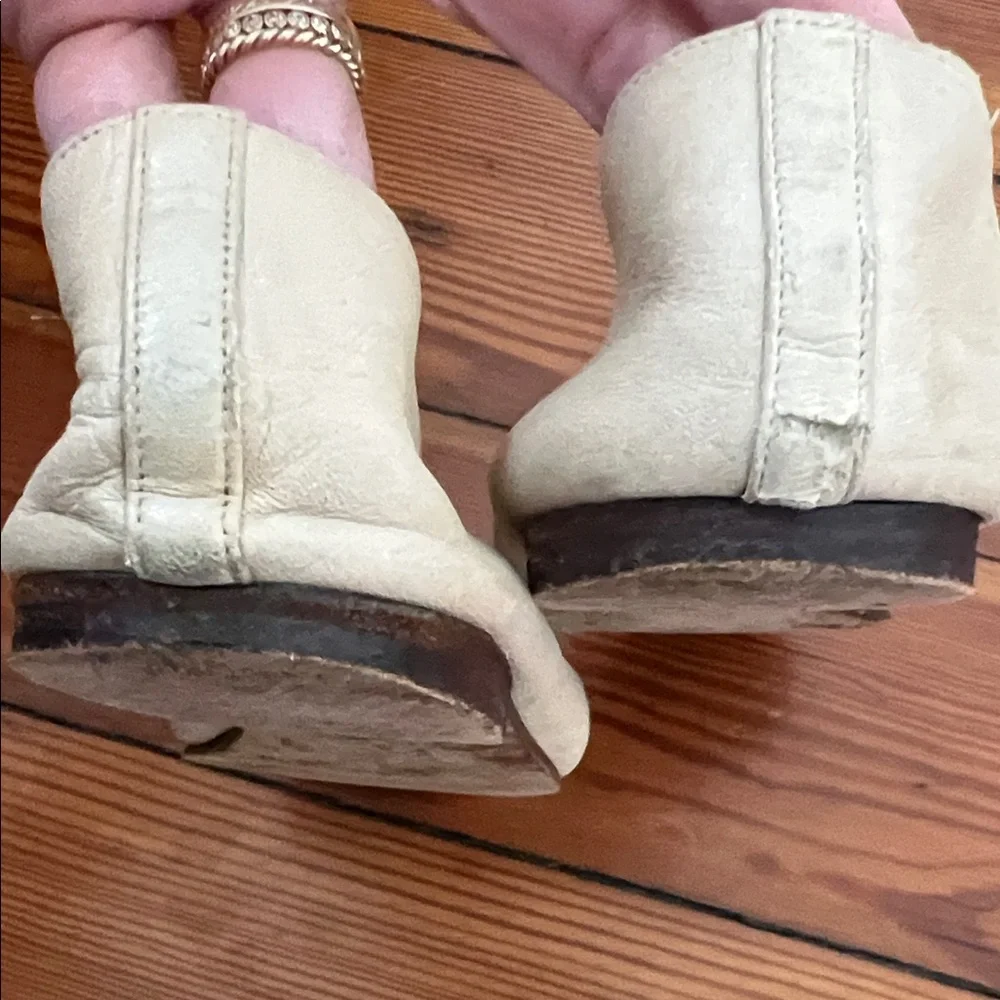 CHANEL Beige Leather Flats with Gold Logo - Picture 3 of 5